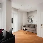 Deluxe Central Apartment